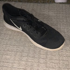 Nike Running Shoes only wore a few times, a bit dirty but can be cleaned